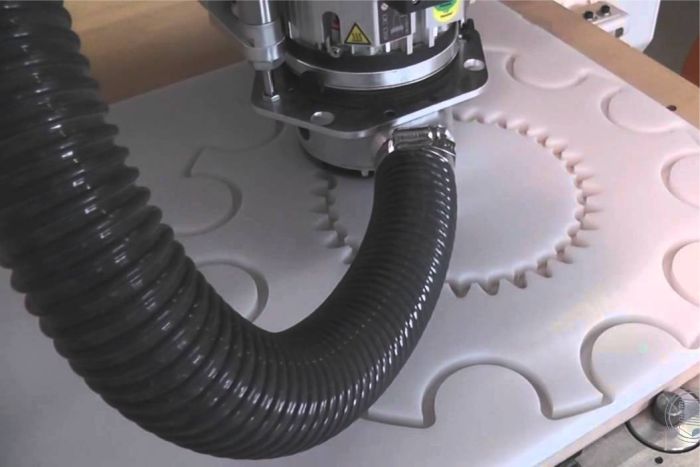 CNC Router cutting